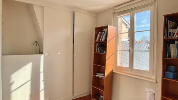 Maison
                                                                                                                                                                                                                                                                                                                        6 pièce(s)                                                                                                                                                                                                          3 chambre(s)                                                                                                                                                                                                          125  m²