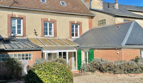Maison
                                                                                                                                                                                                                                                                                                                        6 pièce(s)                                                                                                                                                                                                          3 chambre(s)                                                                                                                                                                                                          125  m²