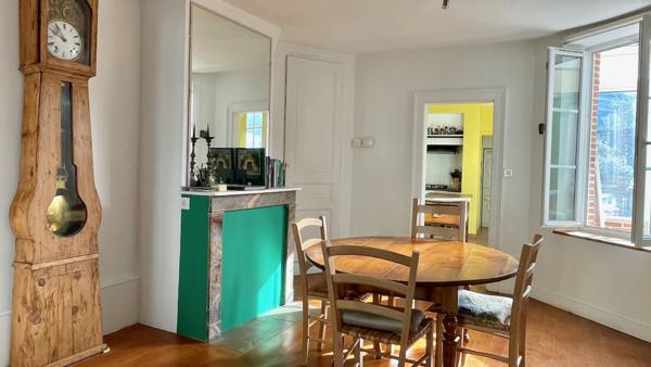 Maison
                                                                                                                                                                                                                                                                                                                        6 pièce(s)                                                                                                                                                                                                          3 chambre(s)                                                                                                                                                                                                          125  m²