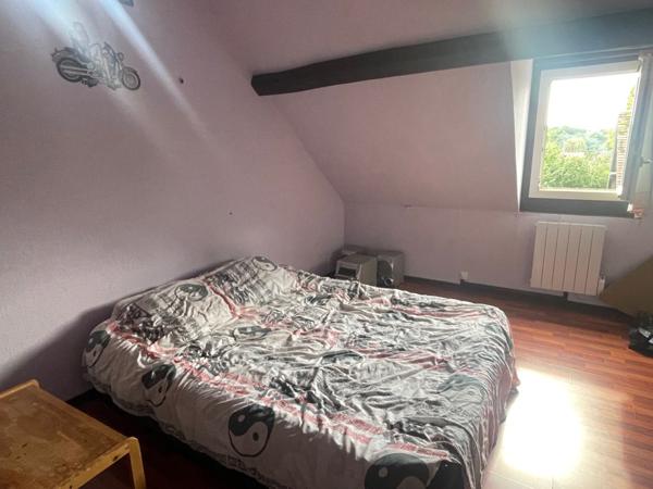 Maison de village
                                                                                                                                                                                                                                                                                                                        4 pièce(s)                                                                                                                                                                                                          2 chambre(s)                                                                                                                                                                                                          80  m²