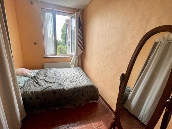 Maison de village
                                                                                                                                                                                                                                                                                                                        4 pièce(s)                                                                                                                                                                                                          2 chambre(s)                                                                                                                                                                                                          80  m²