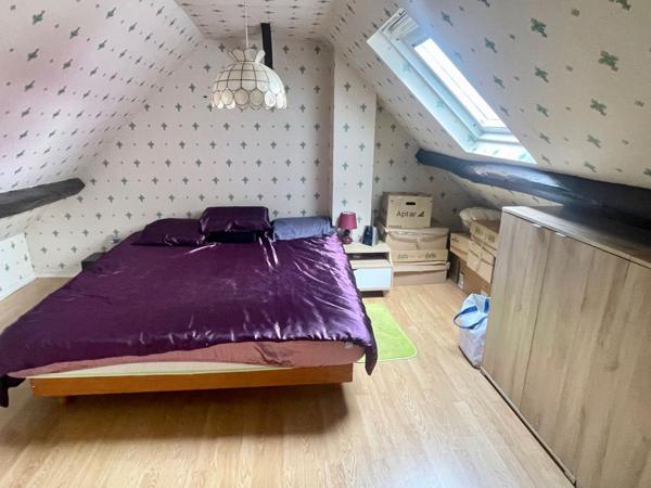 Maison de village
                                                                                                                                                                                                                                                                                                                        4 pièce(s)                                                                                                                                                                                                          2 chambre(s)                                                                                                                                                                                                          80  m²