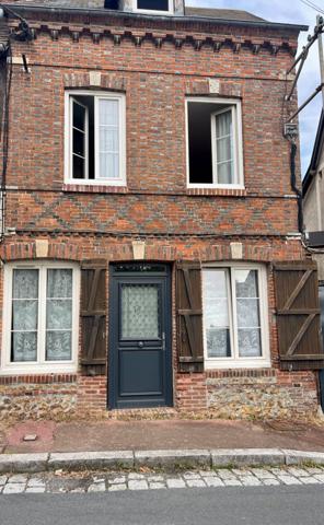 Maison de village
                                                                                                                                                                                                                                                                                                                        4 pièce(s)                                                                                                                                                                                                          2 chambre(s)                                                                                                                                                                                                          80  m²
