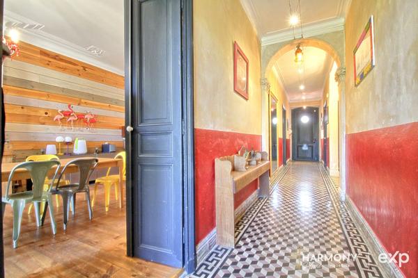 Demeure bourgeoise de caractère – 400 m² – jardin avec piscine chauffée