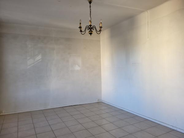 Carnoules (83660) Carnoules : grand appartement T2 à louer