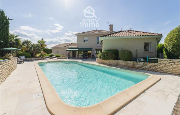 Villa
                                                                                                                                                                                                                                                                                                                        7 pièce(s)                                                                                                                                                                                                          4 chambre(s)                                                                                                                                                                                                          240  m²