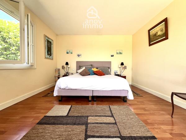 Villa
                                                                                                                                                                                                                                                                                                                        7 pièce(s)                                                                                                                                                                                                          4 chambre(s)                                                                                                                                                                                                          240  m²