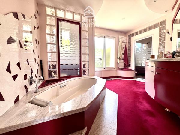 Villa
                                                                                                                                                                                                                                                                                                                        7 pièce(s)                                                                                                                                                                                                          4 chambre(s)                                                                                                                                                                                                          240  m²