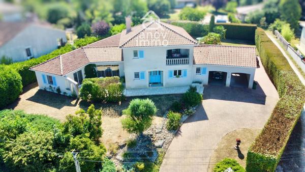 Villa
                                                                                                                                                                                                                                                                                                                        7 pièce(s)                                                                                                                                                                                                          4 chambre(s)                                                                                                                                                                                                          240  m²
