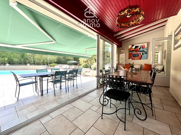 Villa
                                                                                                                                                                                                                                                                                                                        7 pièce(s)                                                                                                                                                                                                          4 chambre(s)                                                                                                                                                                                                          240  m²