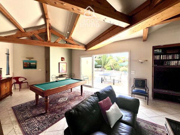 Villa
                                                                                                                                                                                                                                                                                                                        7 pièce(s)                                                                                                                                                                                                          4 chambre(s)                                                                                                                                                                                                          240  m²