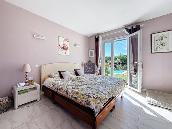 Superbe villa de plain-pied avec piscine