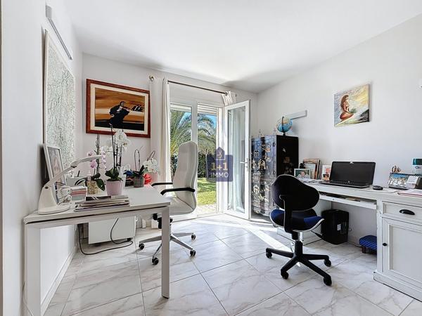 Superbe villa de plain-pied avec piscine