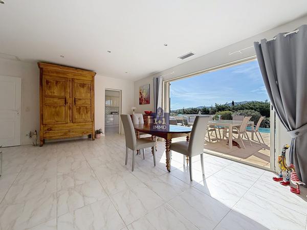 Superbe villa de plain-pied avec piscine
