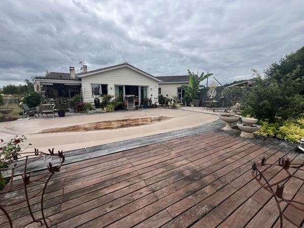 Maison à vendre |  Saint-Aigulin |  6 pièces | 161 m²