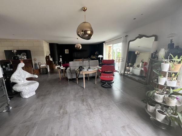 Maison à vendre |  Saint-Aigulin |  6 pièces | 161 m²