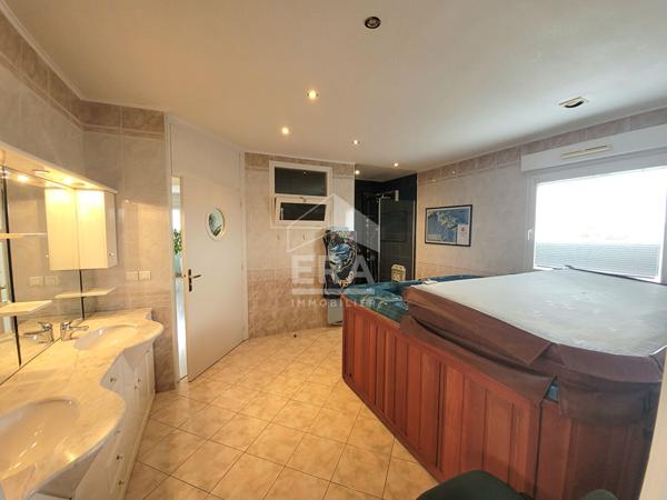 LOCATION PAU - UNIVERSITE: Appartement T5 de 166 m² avec terrasse, garage et 3 places de parking