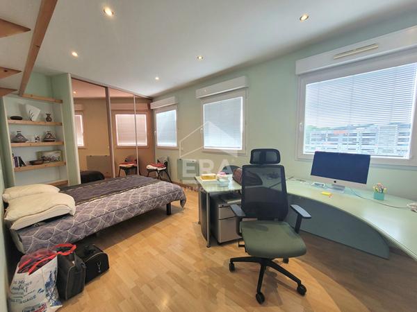 LOCATION PAU - UNIVERSITE: Appartement T5 de 166 m² avec terrasse, garage et 3 places de parking
