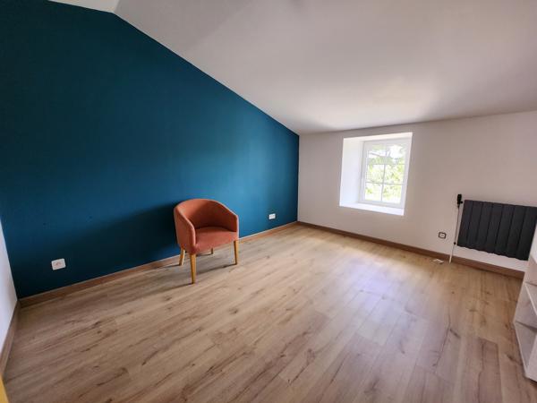 Thiré (85210) Maison en pierre avec terrain non attenant