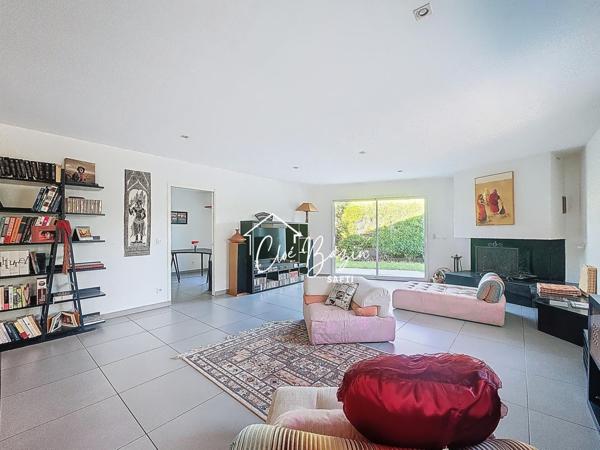 Prestigieuse propriété de 170 m² — 6 pièces, piscine, grande terrasse et jardin