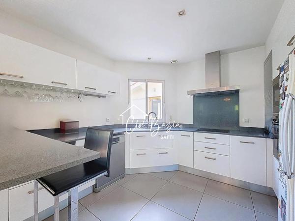 Prestigieuse propriété de 170 m² — 6 pièces, piscine, grande terrasse et jardin