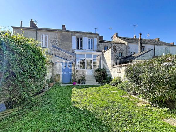 Maison de ville 5 pièces à vendre à Fontenay-le-Comte avec jardin et dépendances