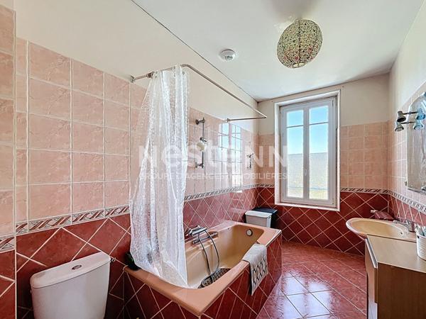 Maison de ville 5 pièces à vendre à Fontenay-le-Comte avec jardin et dépendances