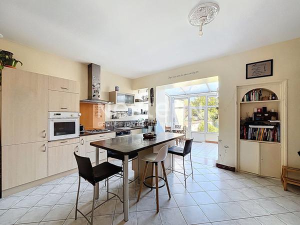 Maison de ville 5 pièces à vendre à Fontenay-le-Comte avec jardin et dépendances