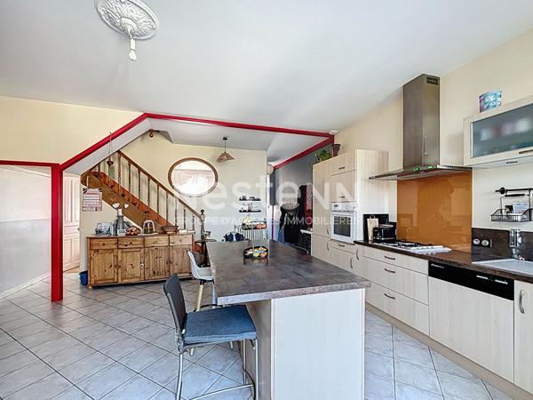 Maison de ville 5 pièces à vendre à Fontenay-le-Comte avec jardin et dépendances