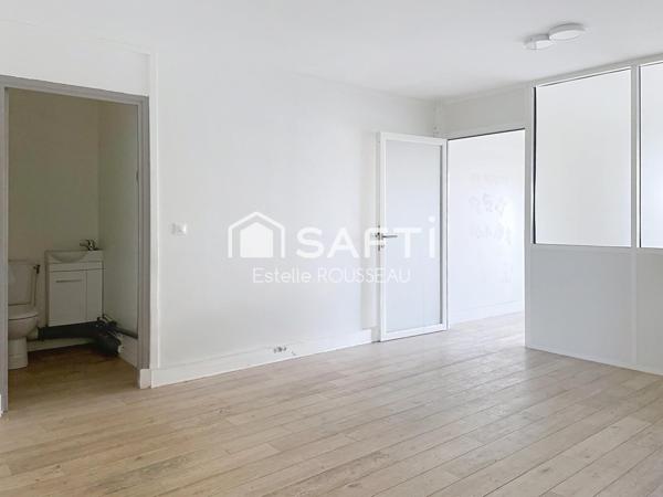 Local Commercial à 2 pas du RER A, rue commerçante