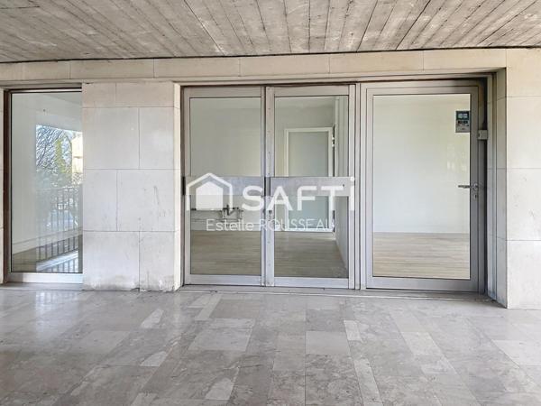 Local Commercial à 2 pas du RER A, rue commerçante