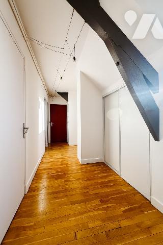 TOURS – HYPER CENTRE
Situé rue Néricault-Destouches
Adresse idéale en plein cœur de Tours