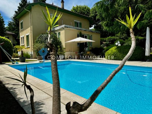 Propriete
                                                                                                                                                                                                                                                                                                                        8 pièce(s)                                                                                                                                                                                                          6 chambre(s)                                                                                                                                                                                                          175  m²