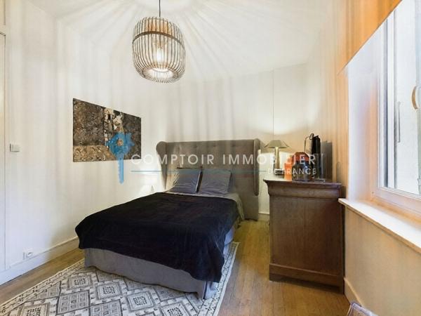 Propriete
                                                                                                                                                                                                                                                                                                                        8 pièce(s)                                                                                                                                                                                                          6 chambre(s)                                                                                                                                                                                                          175  m²