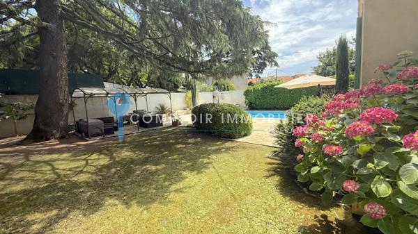 Propriete
                                                                                                                                                                                                                                                                                                                        8 pièce(s)                                                                                                                                                                                                          6 chambre(s)                                                                                                                                                                                                          175  m²