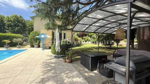 Propriete
                                                                                                                                                                                                                                                                                                                        8 pièce(s)                                                                                                                                                                                                          6 chambre(s)                                                                                                                                                                                                          175  m²
