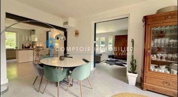 Propriete
                                                                                                                                                                                                                                                                                                                        8 pièce(s)                                                                                                                                                                                                          6 chambre(s)                                                                                                                                                                                                          175  m²
