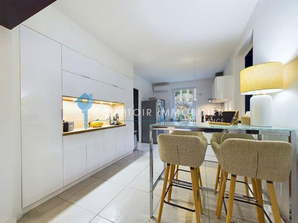 Propriete
                                                                                                                                                                                                                                                                                                                        8 pièce(s)                                                                                                                                                                                                          6 chambre(s)                                                                                                                                                                                                          175  m²