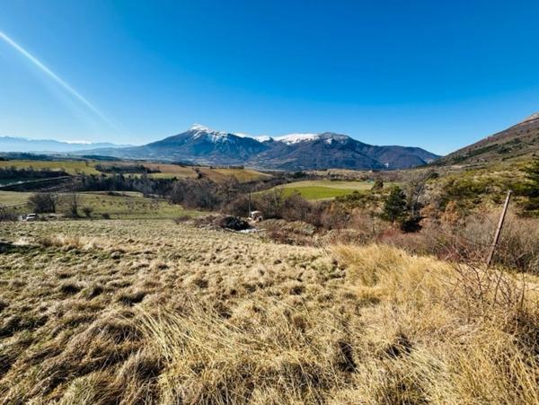 Terrain à vendre de 2 423 m² !