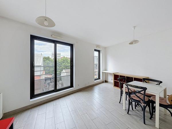 MONTREUIL COEUR DE VILLE, QUARTIER CROIX DE CHAVAUX, 350 METRES DU METRO,  APPARTEMENT 2 PIECES RECENT. DPE C