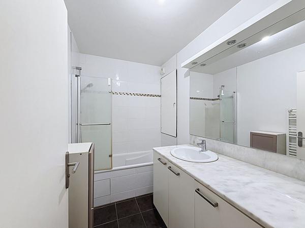 MONTREUIL COEUR DE VILLE, QUARTIER CROIX DE CHAVAUX, 350 METRES DU METRO,  APPARTEMENT 2 PIECES RECENT. DPE C