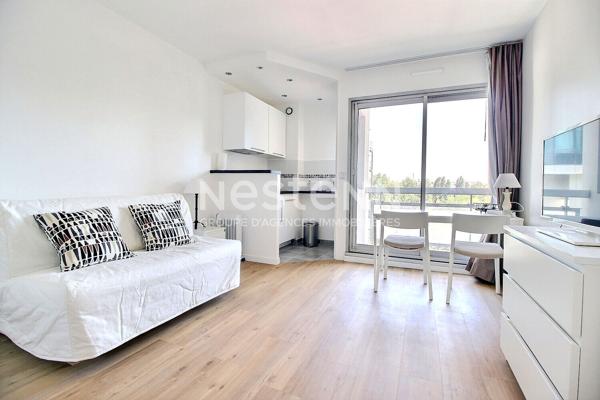 Appartement Courbevoie 1 pièce 21 m2 bonne rentabilité balcon DPE D aucun travaux vue Tour Eiffel parking