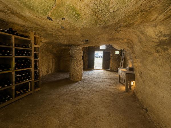 Ensemble de 2 caves à Larcay, proche bourg
