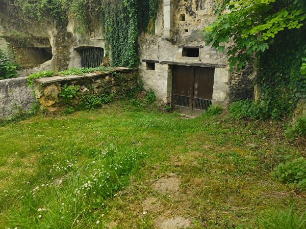 Ensemble de 2 caves à Larcay, proche bourg