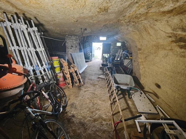 Ensemble de 2 caves à Larcay, proche bourg