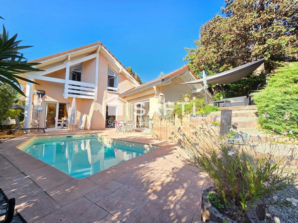 Maison familiale avec vue dégagée et piscine