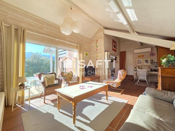 Maison familiale avec vue dégagée et piscine