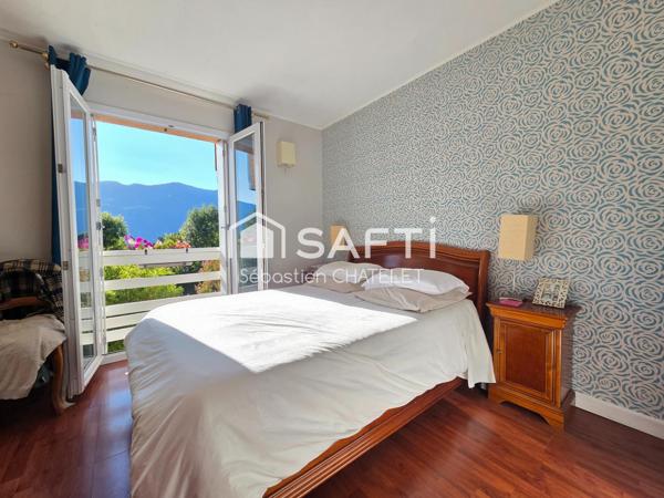 Maison familiale avec vue dégagée et piscine