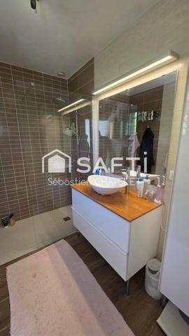 Maison familiale avec vue dégagée et piscine