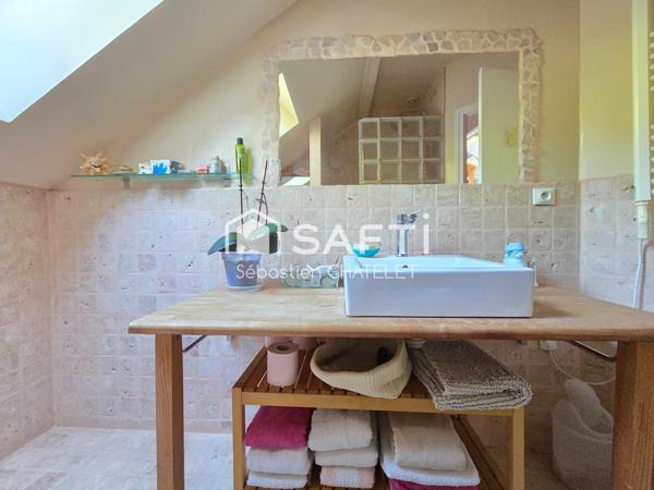 Maison familiale avec vue dégagée et piscine